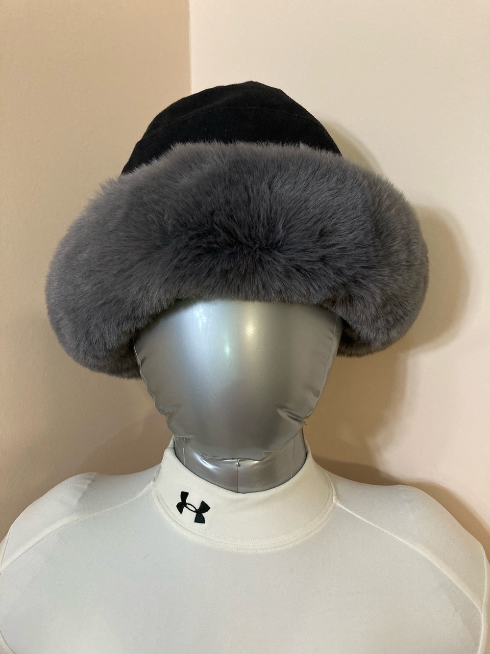 BOGO🛍️Faux Fur Trim Black Bucket Hat with Grey Fur Band